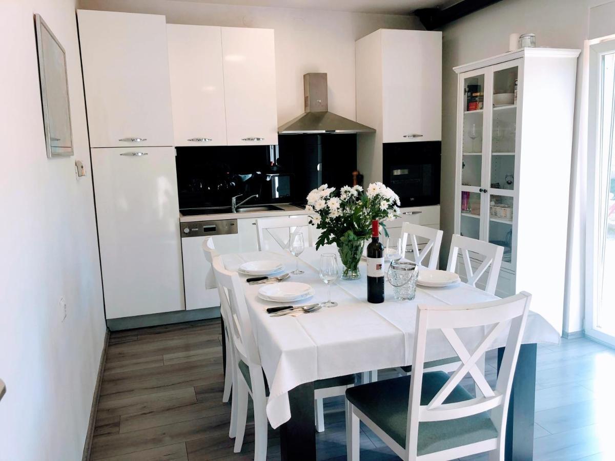 Villa Marie With Pool, Two Bedrooms For 4+2Kids Cavoglave 외부 사진