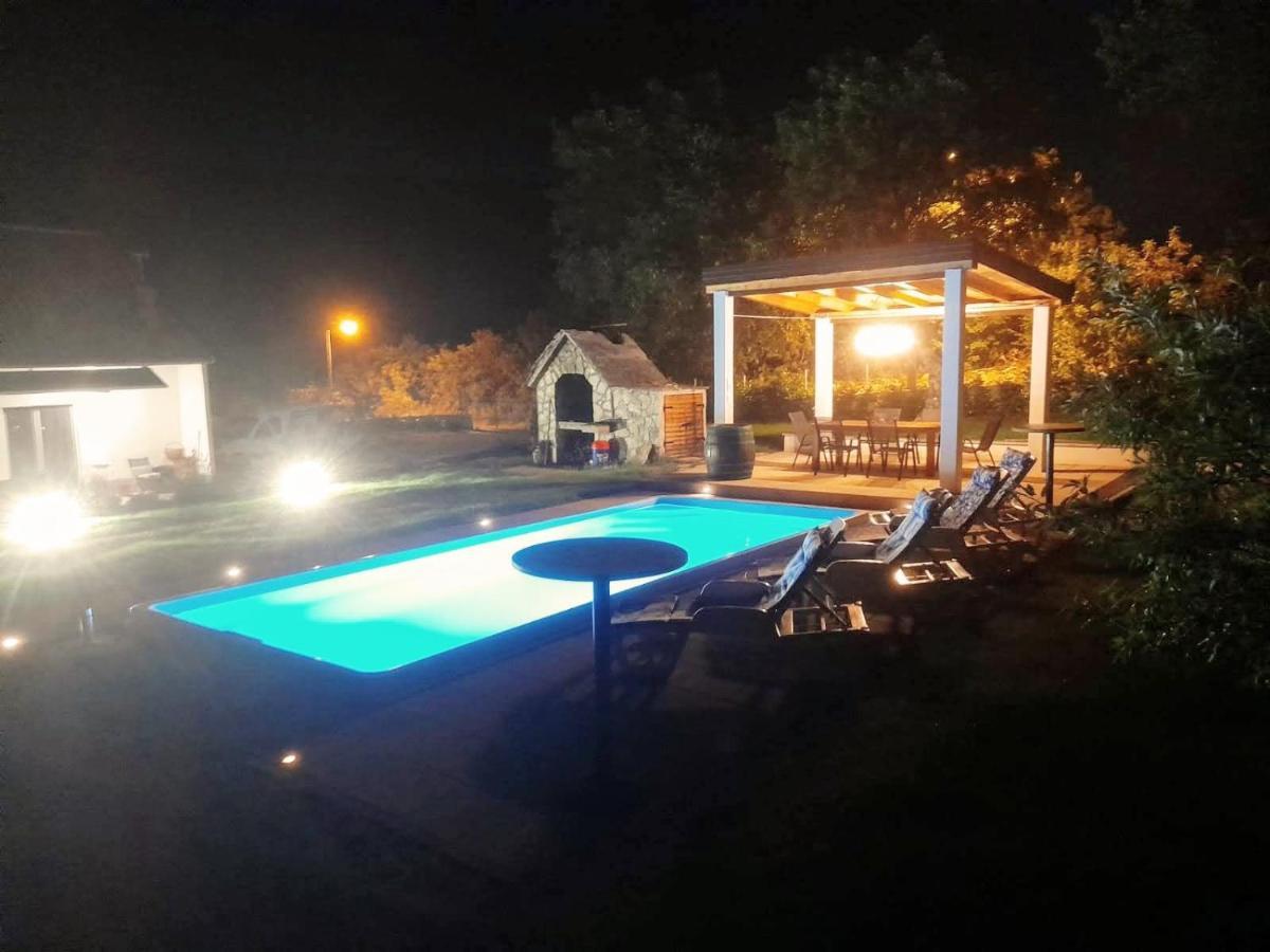 Villa Marie With Pool, Two Bedrooms For 4+2Kids Cavoglave 외부 사진